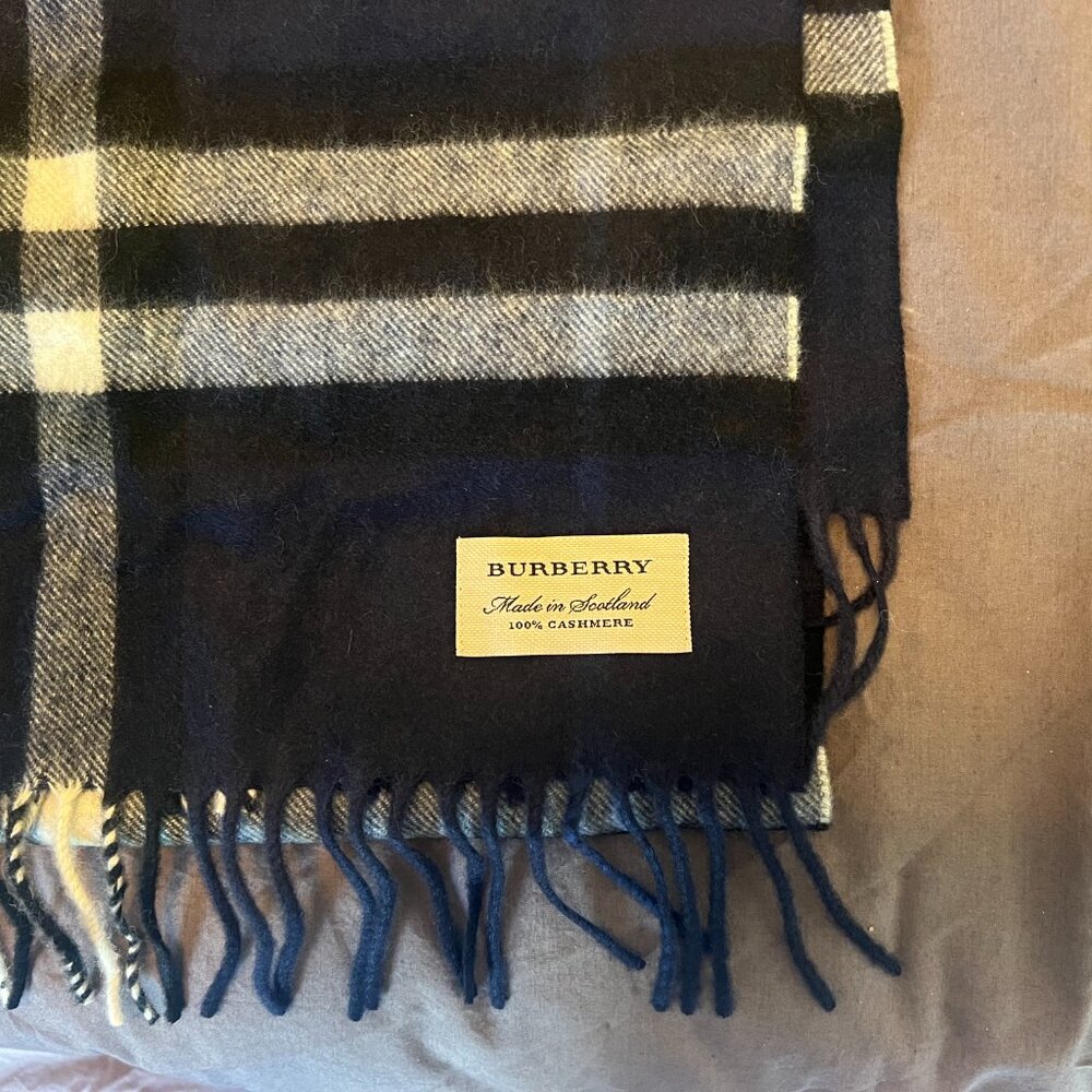 BURBERRY Classic Tartan Cashmere Scarf  - Navy